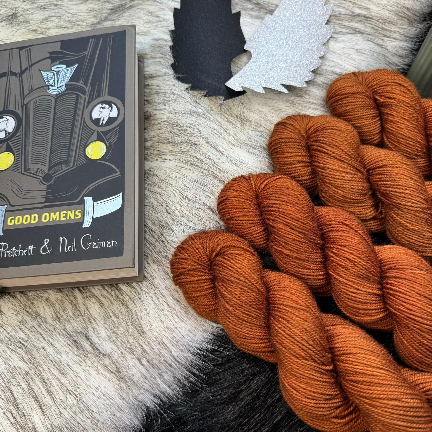 Saunter Vaguely Downwards Tonal - Cosy 4 Ply - Hand Dyed Yarn