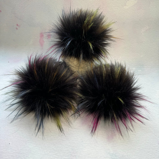 Comet handmade faux fur pom pom