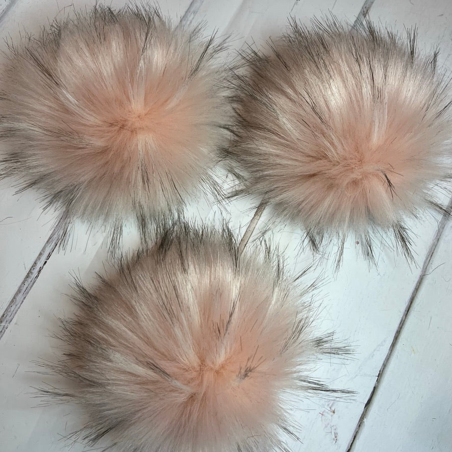 Carnation faux fur pom pom