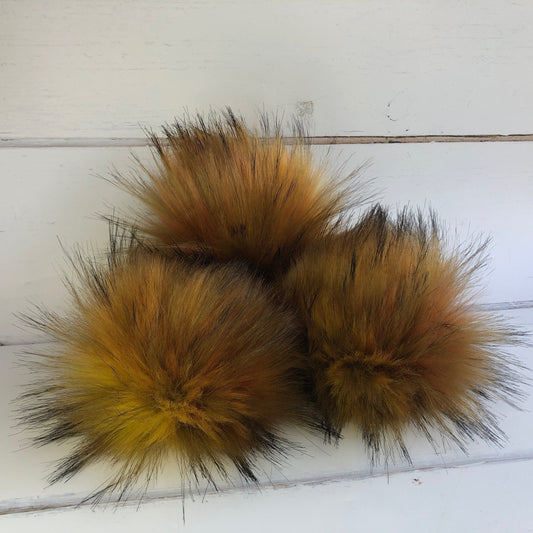 Peachy Keen faux fur pom pom