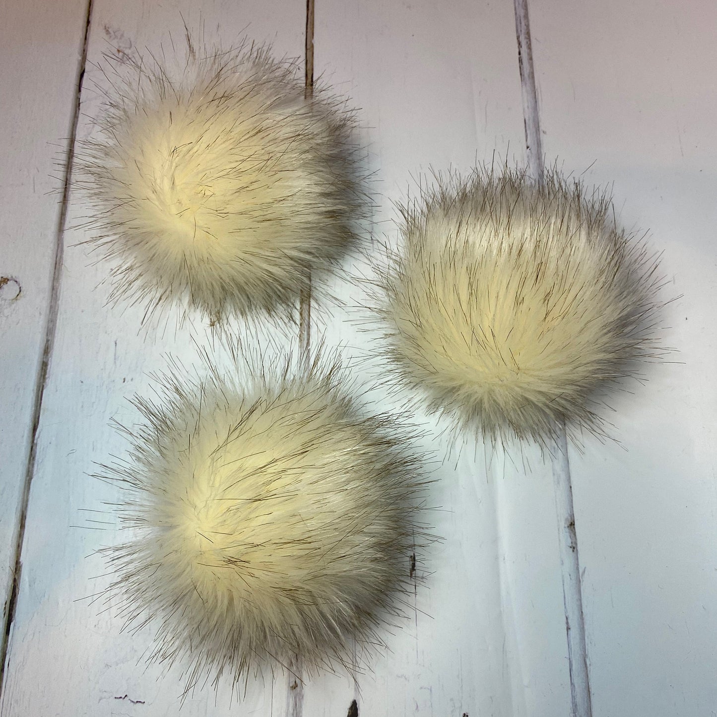 Oat handmade faux fur pom pom