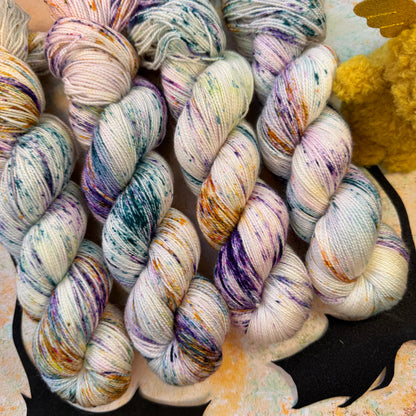 Signets Cloud Fluff - Fourth Wing - Hand Dyed Yarn - NEW