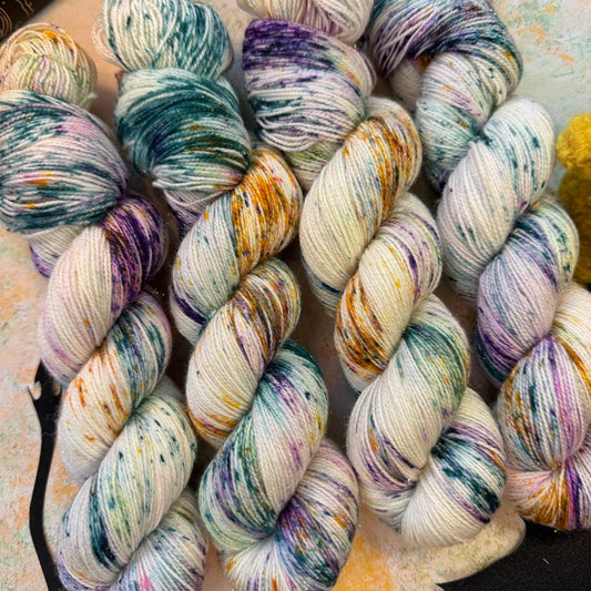 Signets Cosy DK - Fourth Wing - Hand Dyed Yarn - NEW