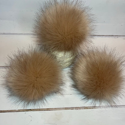 Oyster faux fur pom pom