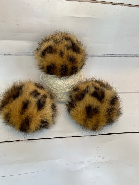 Jaguar faux fur pom pom