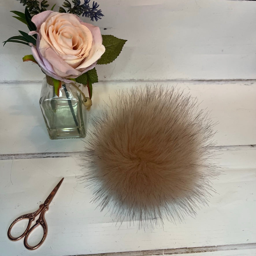Oyster faux fur pom pom
