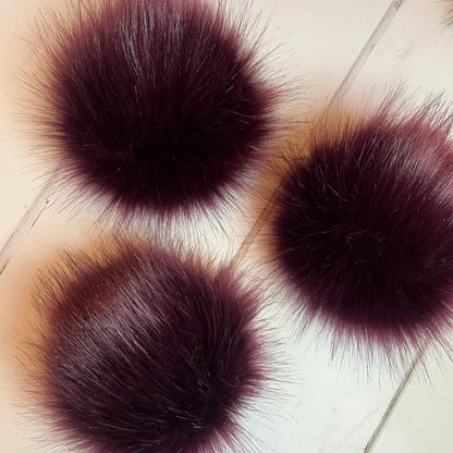 Berry faux fur pom pom