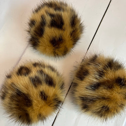 Jaguar faux fur pom pom