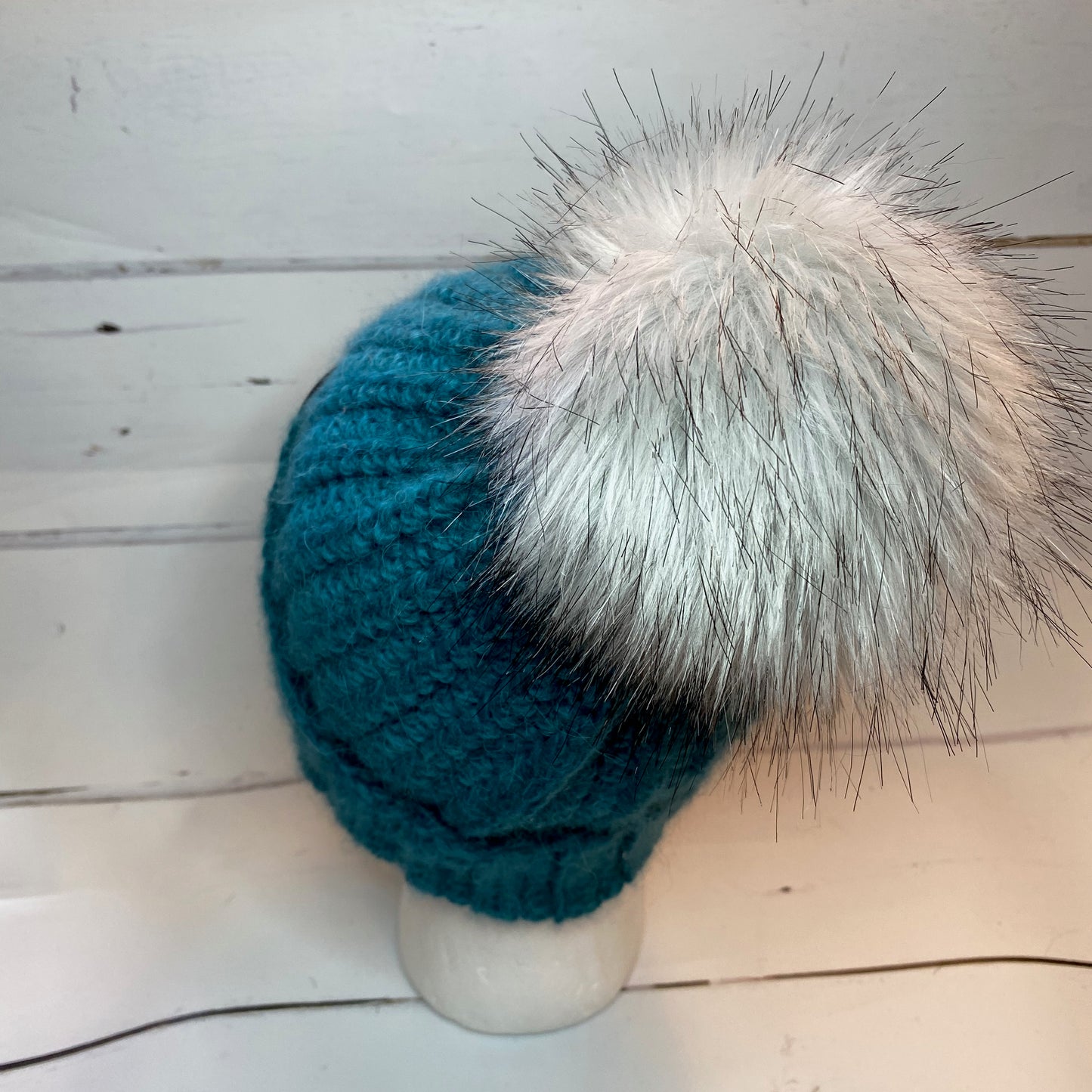 Ribbed Crochet pom pom hat pattern - beginner